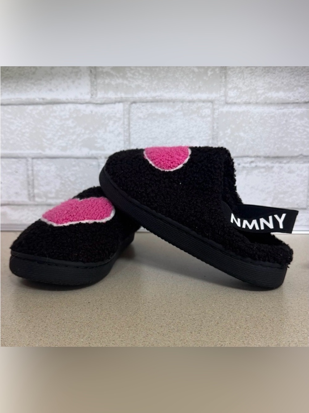 Nicole Miller Girls Slippers Size 9/10 Black Teddy Sherpa Pink Heart Slingback